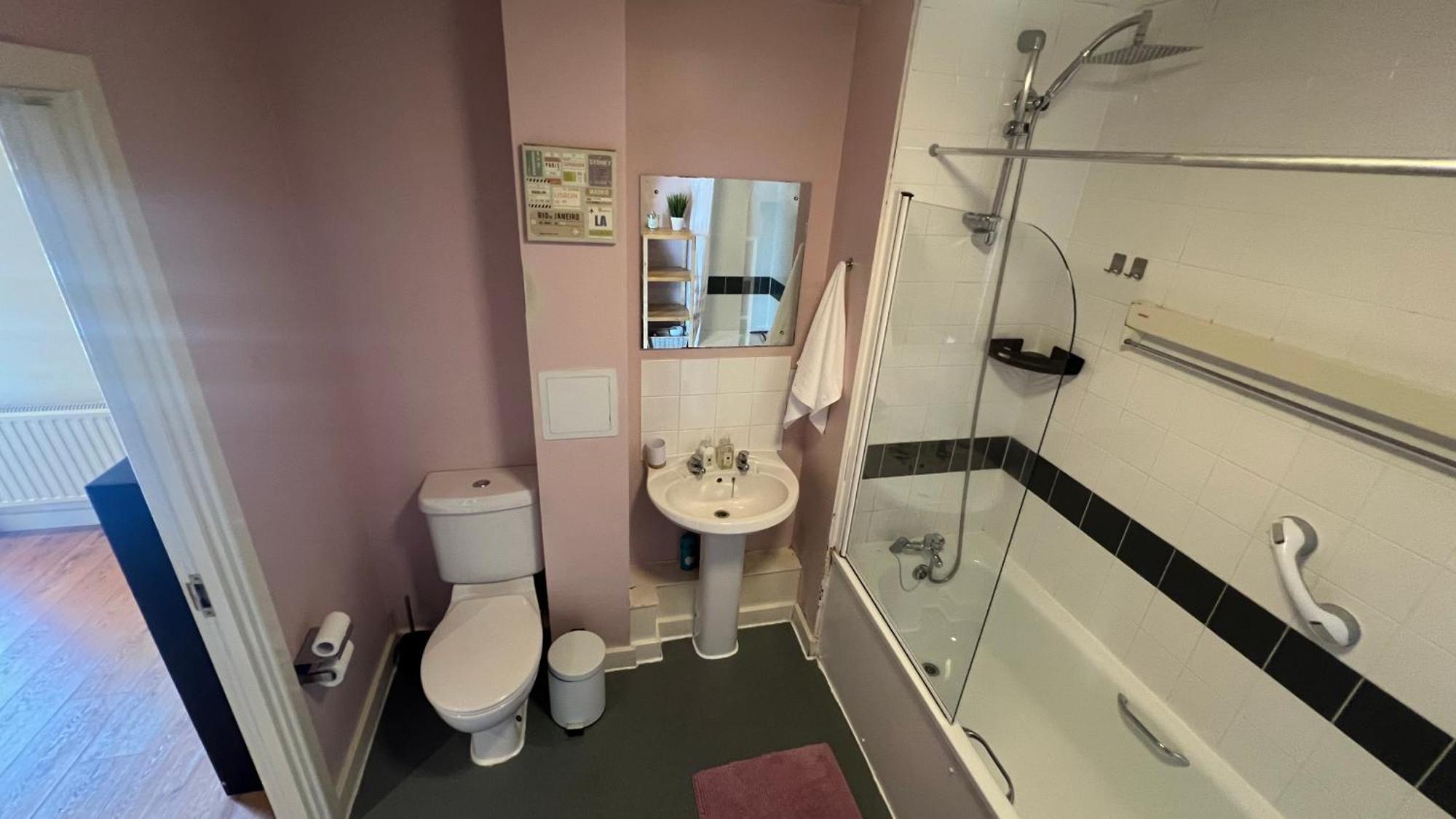 Sunset Heights Bright 2br With Views And Free Parking Appartement Londres